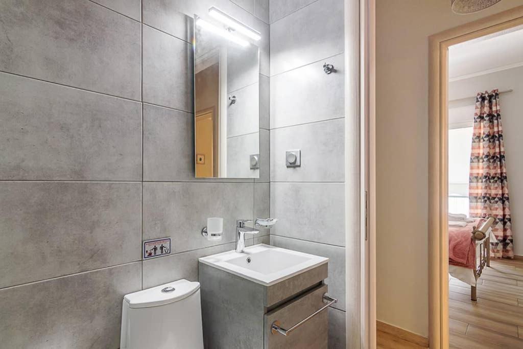 Bright Apartment For 6 Ppl In Athen Eksteriør billede